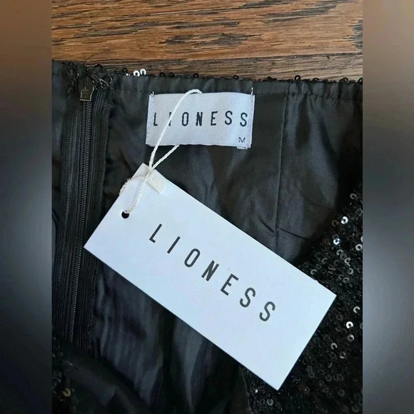 NWT Lioness Diamonds In The Sky Mini Skirt Black Sequins Party Summer Medium - Picture 7 of 14